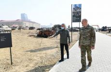 Президент Ильхам Алиев принял участие в открытии в Баку Парка военных трофеев (ФОТО/ВИДЕО)