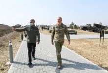 Президент Ильхам Алиев принял участие в открытии в Баку Парка военных трофеев (ФОТО/ВИДЕО)