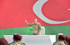 Президент Ильхам Алиев принял участие в открытии в Баку Парка военных трофеев (ФОТО/ВИДЕО)