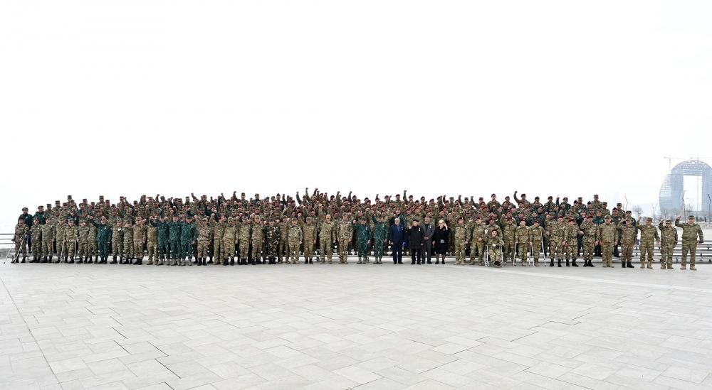 Президент Ильхам Алиев принял участие в открытии в Баку Парка военных трофеев (ФОТО/ВИДЕО)