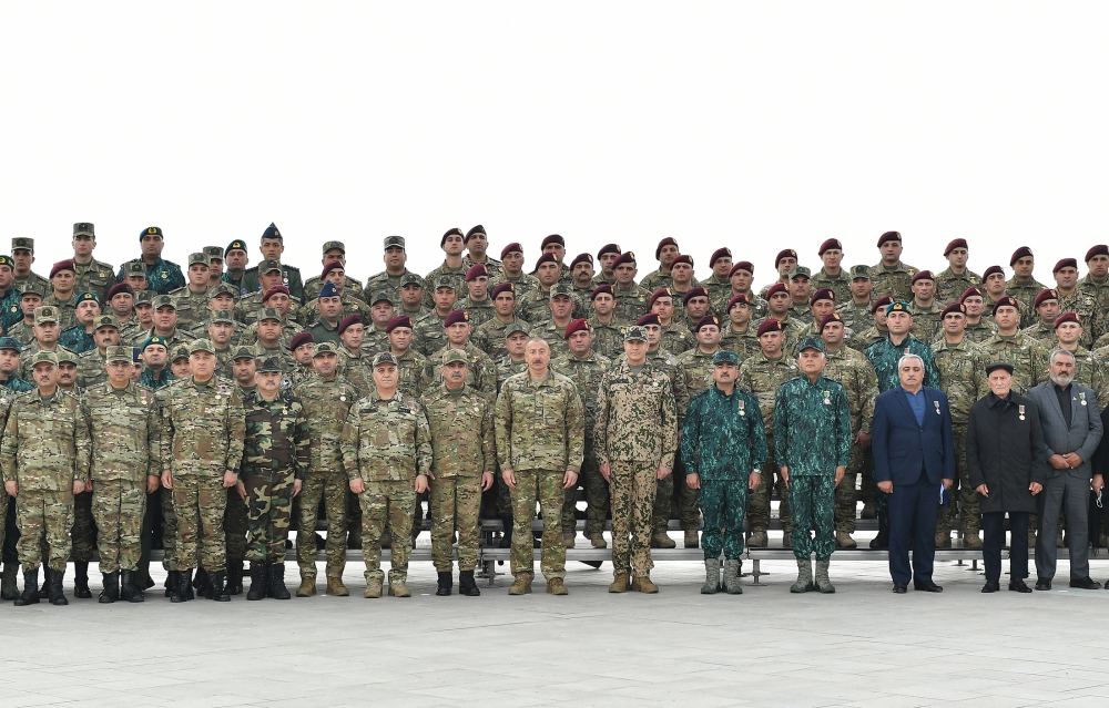 Президент Ильхам Алиев принял участие в открытии в Баку Парка военных трофеев (ФОТО/ВИДЕО)