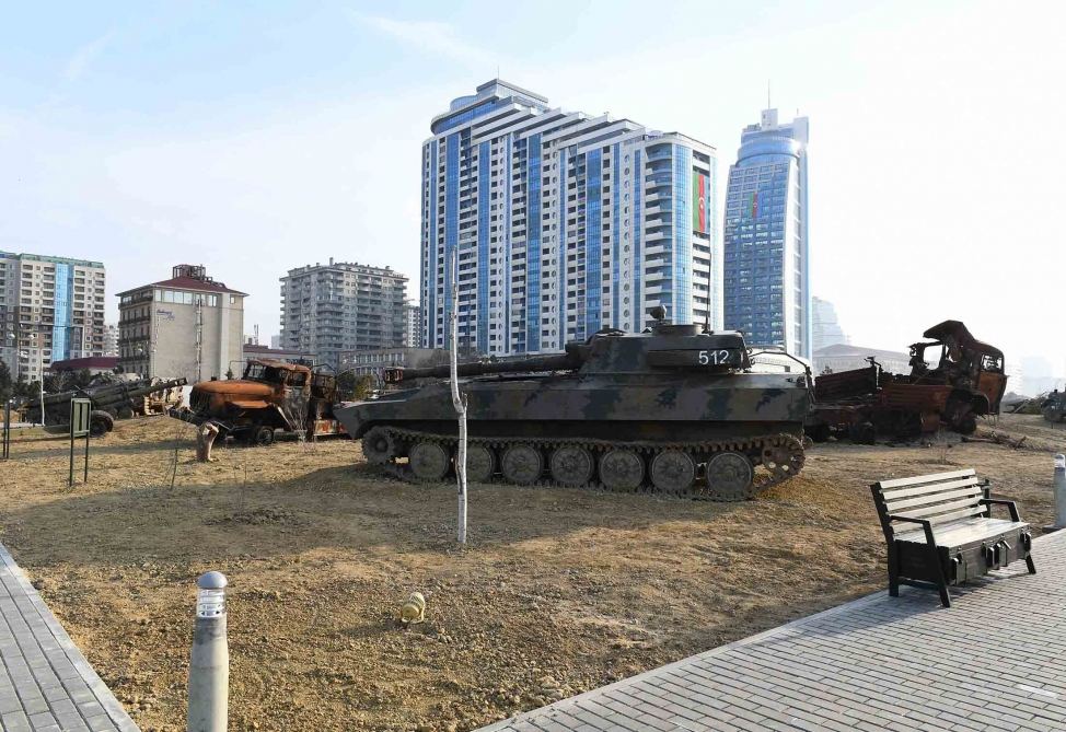 Президент Ильхам Алиев принял участие в открытии в Баку Парка военных трофеев (ФОТО/ВИДЕО)
