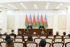 Президенты Азербайджана и Беларуси выступили с заявлениями для печати
(ФОТО)