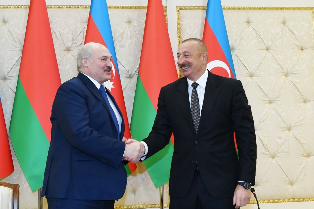 Президенты Азербайджана и Беларуси выступили с заявлениями для печати
(ФОТО)