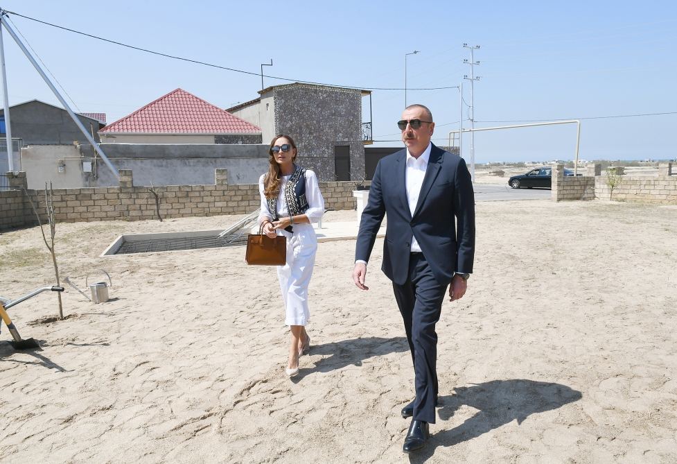 Президент Ильхам Алиев и Первая леди Мехрибан Алиева приняли участие в церемонии закладки фундамента ремонтно-восстановительных работ в Пиршаги (ФОТО/ВИДЕО)