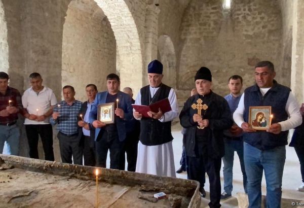 Члены Албано-удинской христианской религиозной общины Азербайджана в древнем албанском храме в селе Туг - Trend TV (ФОТО)