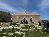 Члены Албано-удинской христианской религиозной общины Азербайджана в древнем албанском храме в селе Туг - Trend TV (ФОТО)