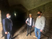 Израильские журналисты посетили караван-сарай в Физули, превращенный армянами во время оккупации в хлев (ФОТО)