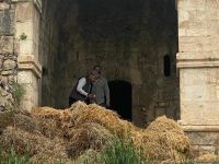 Израильские журналисты посетили караван-сарай в Физули, превращенный армянами во время оккупации в хлев (ФОТО)