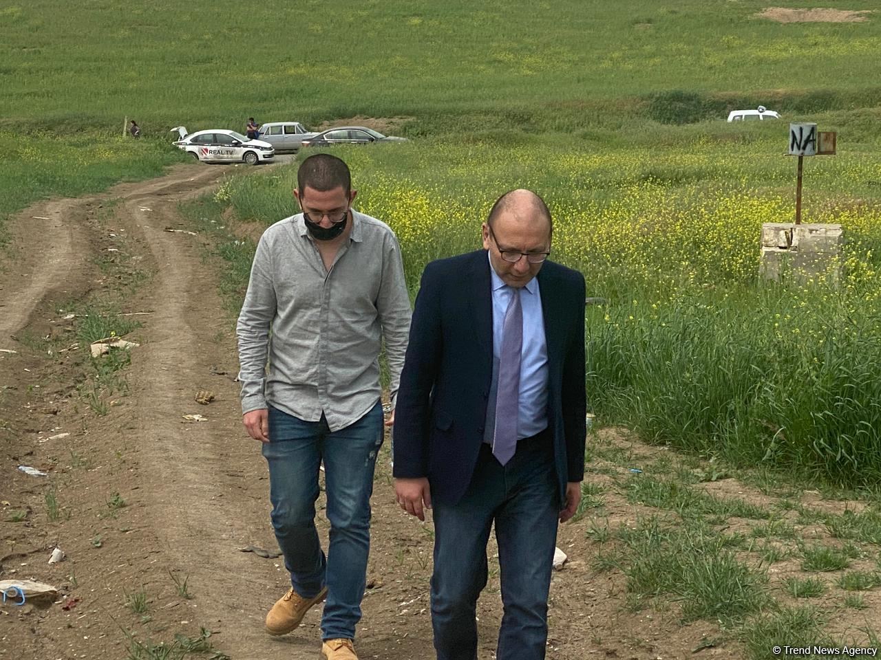 Продолжается визит израильских журналистов на освобожденные территории Азербайджана (ФОТО)