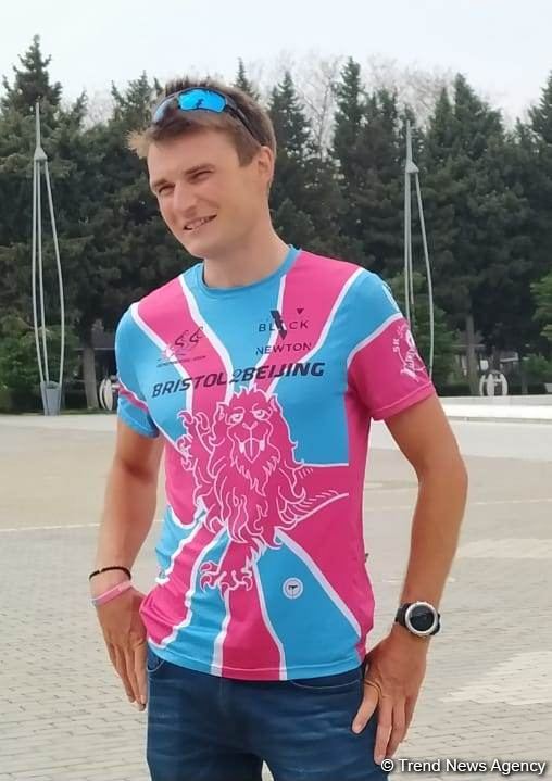 Велопутешественник с онкологическим заболеванием по пути из Великобритании в Китай прибыл в Баку (ФОТО/ВИДЕО)