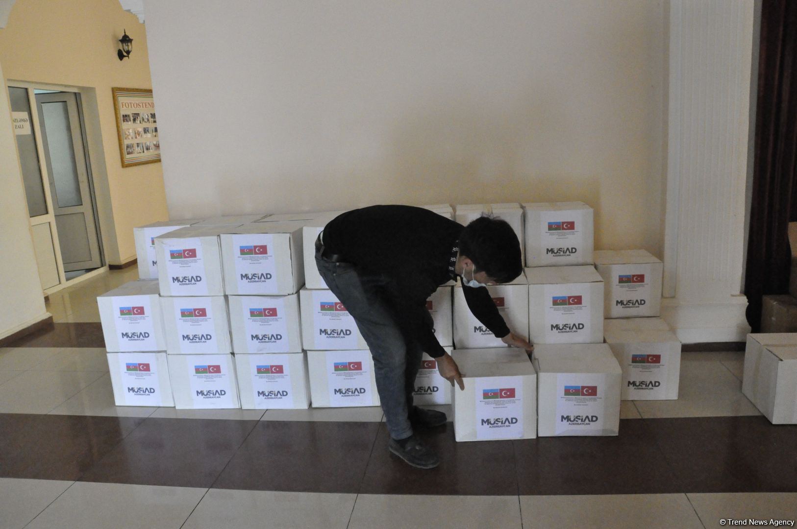 По инициативе депутата Севиль Микаиловой оказана продовольственная помощь семьям шехидов и малообеспеченным семьям в Худате (ФОТО)