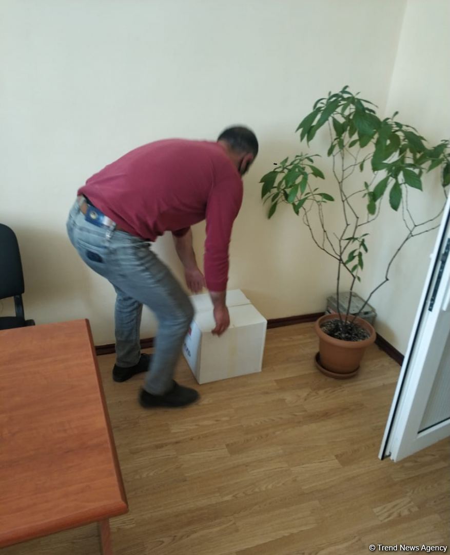 По инициативе депутата Севиль Микаиловой оказана продовольственная помощь семьям шехидов и малообеспеченным семьям в Худате (ФОТО)