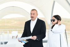 Президент Ильхам Алиев и Первая леди Мехрибан Алиева приняли участие в закладке фундамента Туристического комплекса грязевых вулканов (ФОТО/ВИДЕО)
