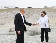 Президент Ильхам Алиев и Первая леди Мехрибан Алиева приняли участие в закладке фундамента Туристического комплекса грязевых вулканов (ФОТО/ВИДЕО)