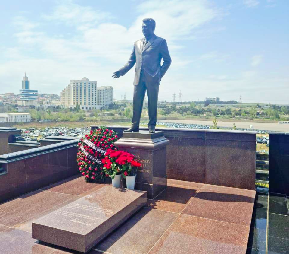 В Баку почтили память Анара Мамедханова. Прошло 10 лет... (ФОТО)