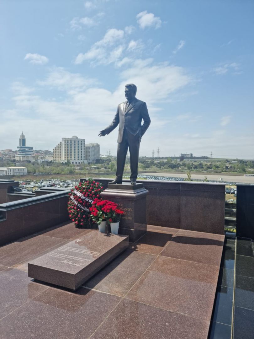 В Баку почтили память Анара Мамедханова. Прошло 10 лет... (ФОТО)