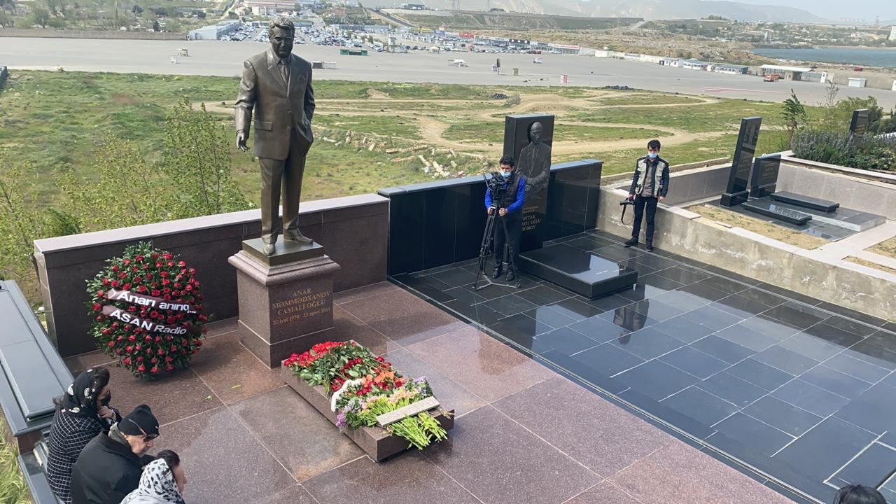 В Баку почтили память Анара Мамедханова. Прошло 10 лет... (ФОТО)
