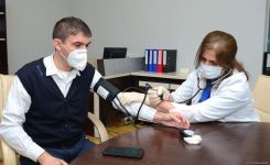В Азербайджане вакцину от COVID-19 получили еще около 80 журналистов (ФОТО)