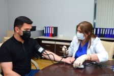 В Азербайджане вакцину от COVID-19 получили еще около 80 журналистов (ФОТО)