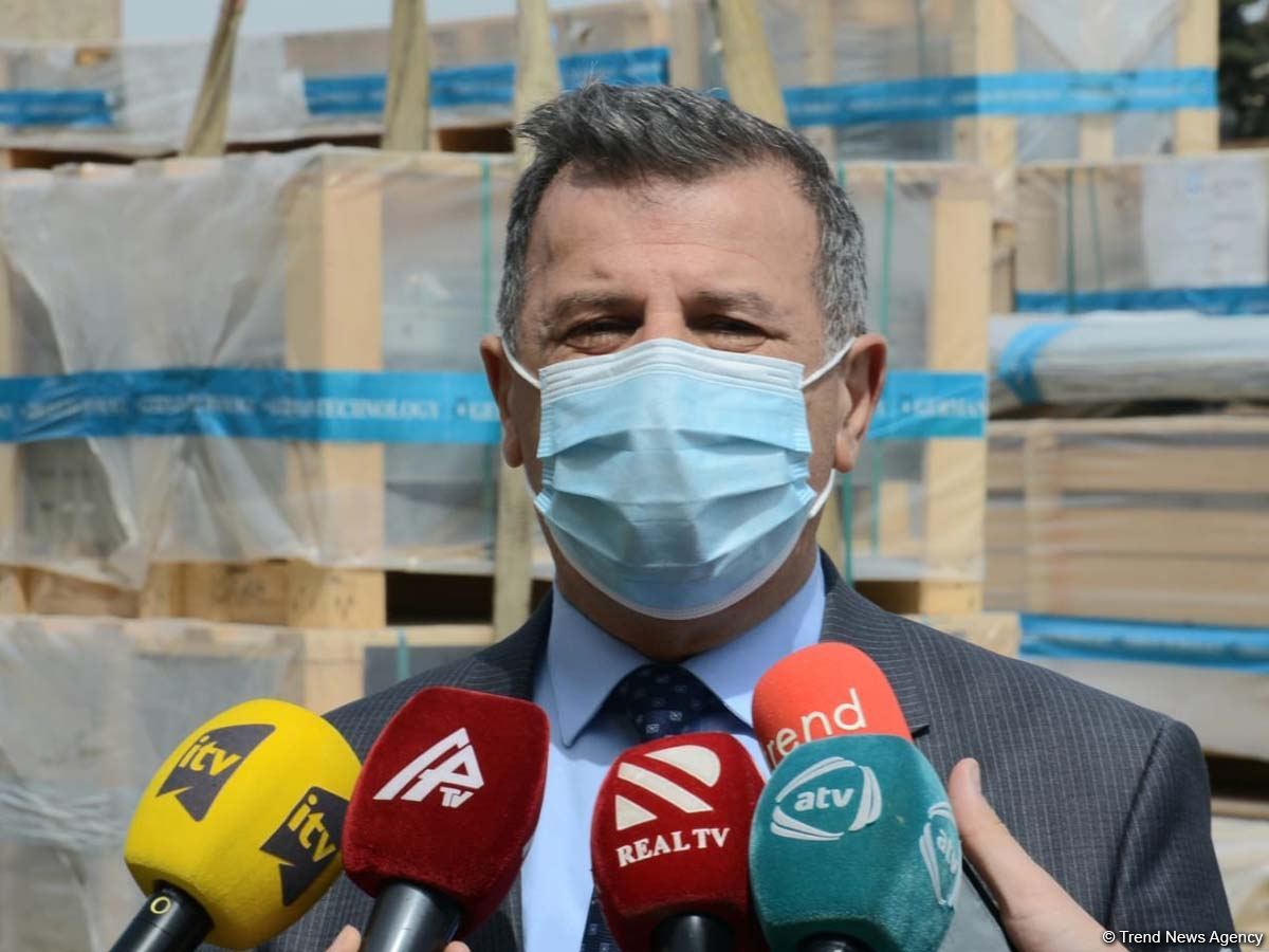 В трех районах Баку началась замена старых лифтов