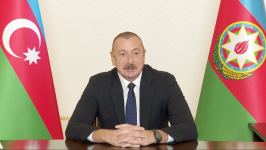Azerbaijani president holds talks with president of World Economic Forum (PHOTO)