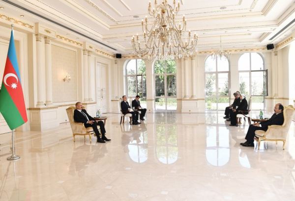Azerbaijani president receives credentials from newly appointed Turkish ambassador (PHOTO)