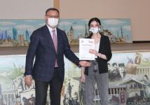 В Университете «Одлар юрду» представлена выставка проекта Mən Qarabağam (ФОТО)