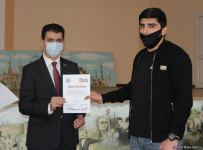 В Университете «Одлар юрду» представлена выставка проекта Mən Qarabağam (ФОТО)