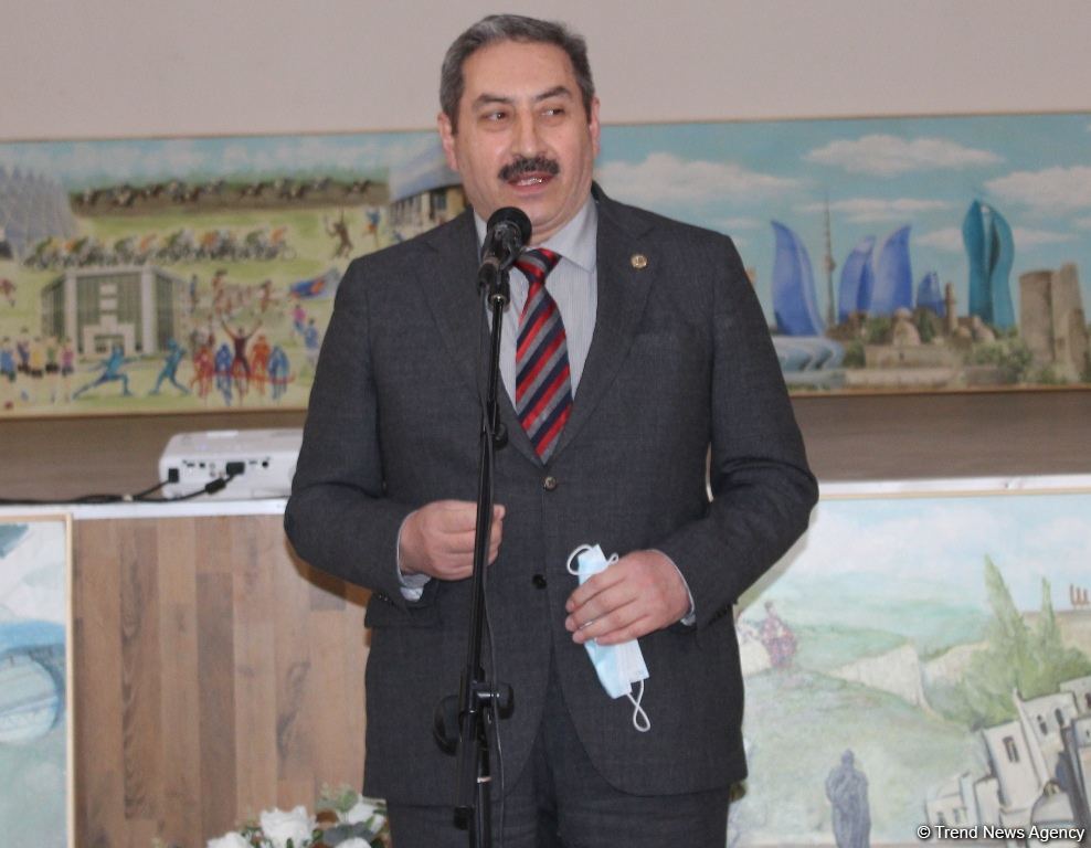 В Университете «Одлар юрду» представлена выставка проекта Mən Qarabağam (ФОТО)