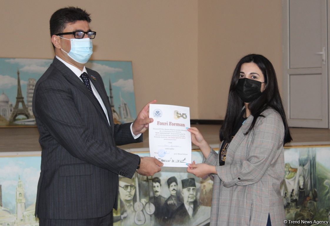 В Университете «Одлар юрду» представлена выставка проекта Mən Qarabağam (ФОТО)