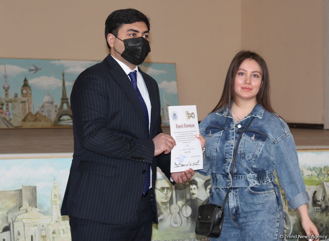 В Университете «Одлар юрду» представлена выставка проекта Mən Qarabağam (ФОТО)