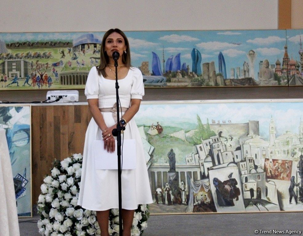В Университете «Одлар юрду» представлена выставка проекта Mən Qarabağam (ФОТО)