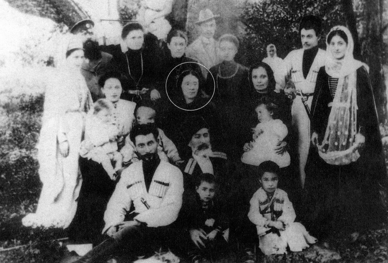 От Золотой Орды до Азербайджана. Ханифа Абаева – мать тысячи детей, или Необычная женитьба по списку...  (ФОТО)