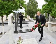 Президент Ильхам Алиев посетил могилы шехидов Отечественной войны на Нахчыванском городском кладбище (ФОТО)