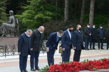 Представители общественности страны чтят светлую память великого лидера Гейдара Алиева (ФОТО)
