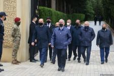 Представители общественности страны чтят светлую память великого лидера Гейдара Алиева (ФОТО)