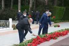 Представители общественности страны чтят светлую память великого лидера Гейдара Алиева (ФОТО)