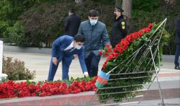Представители общественности страны чтят светлую память великого лидера Гейдара Алиева (ФОТО)