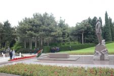 Представители общественности страны чтят светлую память великого лидера Гейдара Алиева (ФОТО)