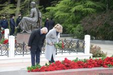 Представители общественности страны чтят светлую память великого лидера Гейдара Алиева (ФОТО)