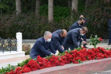 Представители общественности страны чтят светлую память великого лидера Гейдара Алиева (ФОТО)