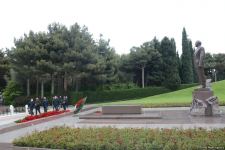 Представители общественности страны чтят светлую память великого лидера Гейдара Алиева (ФОТО)