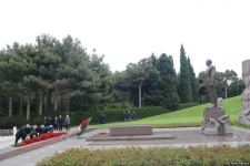 Представители общественности страны чтят светлую память великого лидера Гейдара Алиева (ФОТО)