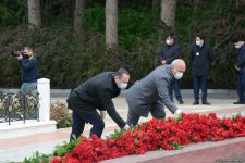 Представители общественности страны чтят светлую память великого лидера Гейдара Алиева (ФОТО)