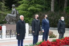 Представители общественности страны чтят светлую память великого лидера Гейдара Алиева (ФОТО)
