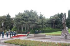 Представители общественности страны чтят светлую память великого лидера Гейдара Алиева (ФОТО)