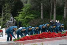 Представители общественности страны чтят светлую память великого лидера Гейдара Алиева (ФОТО)