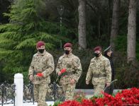 Представители общественности страны чтят светлую память великого лидера Гейдара Алиева (ФОТО)