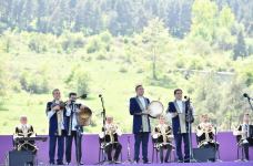 Президент Ильхам Алиев и Первая леди Мехрибан Алиева приняли участие в открытии фестиваля «Харыбюльбюль» в Шуше (ФОТО)
